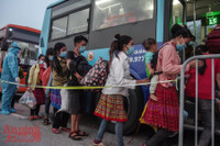 Hình ảnh khó quên khi Công an Thủ đô xuyên đêm giúp đồng bào vơi vất vả trên hành trình vạn lý về quê 