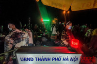 Hình ảnh khó quên khi Công an Thủ đô xuyên đêm giúp đồng bào vơi vất vả trên hành trình vạn lý về quê 