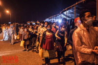 Hình ảnh khó quên khi Công an Thủ đô xuyên đêm giúp đồng bào vơi vất vả trên hành trình vạn lý về quê 