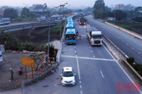 Hình ảnh khó quên khi Công an Thủ đô xuyên đêm giúp đồng bào vơi vất vả trên hành trình vạn lý về quê 