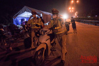 Hình ảnh khó quên khi Công an Thủ đô xuyên đêm giúp đồng bào vơi vất vả trên hành trình vạn lý về quê 