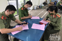 Thanh niên Công an Thủ đô không ngại mưa lạnh tiếp tục hành trình hiến máu cứu người