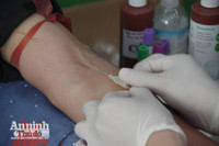 Thanh niên Công an Thủ đô không ngại mưa lạnh tiếp tục hành trình hiến máu cứu người