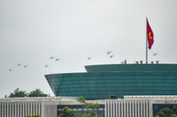 Ấn tượng ảnh trực thăng Mi-17 và máy bay vận tải Casa bay hợp luyện diễu binh ở Hà Nội