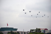 Ấn tượng ảnh trực thăng Mi-17 và máy bay vận tải Casa bay hợp luyện diễu binh ở Hà Nội