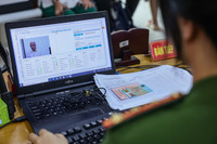 Công an Hà Nội nỗ lực triển khai cao điểm thu nhận thông tin và cấp thẻ đảng viên mới trên toàn thành phố