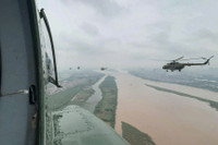 Ấn tượng ảnh trực thăng Mi-17 và máy bay vận tải Casa bay hợp luyện diễu binh ở Hà Nội