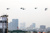 Ấn tượng ảnh trực thăng Mi-17 và máy bay vận tải Casa bay hợp luyện diễu binh ở Hà Nội