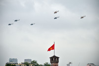 Ấn tượng ảnh trực thăng Mi-17 và máy bay vận tải Casa bay hợp luyện diễu binh ở Hà Nội