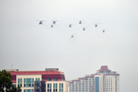 Ấn tượng ảnh trực thăng Mi-17 và máy bay vận tải Casa bay hợp luyện diễu binh ở Hà Nội