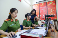 Công an Hà Nội nỗ lực triển khai cao điểm thu nhận thông tin và cấp thẻ đảng viên mới trên toàn thành phố