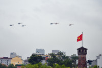 Ấn tượng ảnh trực thăng Mi-17 và máy bay vận tải Casa bay hợp luyện diễu binh ở Hà Nội