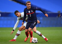 [ẢNH] Ronaldo gây sốt khi cười giòn tan cùng đàn em Mbappe