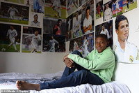 [ẢNH] Ronaldo gây sốt khi cười giòn tan cùng đàn em Mbappe