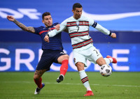 [ẢNH] Ronaldo gây sốt khi cười giòn tan cùng đàn em Mbappe