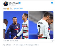 [ẢNH] Ronaldo gây sốt khi cười giòn tan cùng đàn em Mbappe