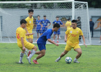 Chùm ảnh loạt trận 8h sáng 2-11