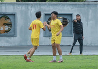 Chùm ảnh loạt trận 8h sáng 2-11