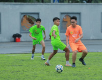 Chùm ảnh loạt trận 8h sáng 2-11