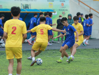 Chùm ảnh loạt trận 8h sáng 2-11