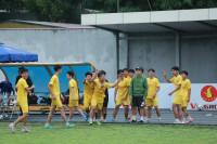 Chùm ảnh loạt trận 8h sáng 2-11