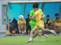 Chùm ảnh loạt trận 10h sáng 2-11