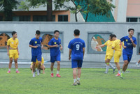 Chùm ảnh loạt trận 8h sáng 2-11