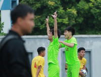 Chùm ảnh loạt trận 10h sáng 2-11