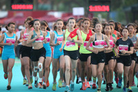 [ẢNH] Những người đẹp 'tỏa sáng' trên đường chạy Pleiku