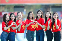 [ẢNH] Trần Tiểu Vy đọ nhan sắc đỉnh cao cùng tân Hoa hậu Đỗ Thị Hà