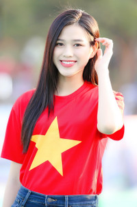 [ẢNH] Trần Tiểu Vy đọ nhan sắc đỉnh cao cùng tân Hoa hậu Đỗ Thị Hà