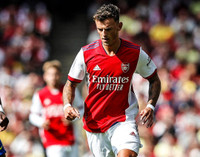 [ẢNH] Có 'bom tấn' Ben White, hàng thủ Arsenal vẫn tấu hài trước Chelsea