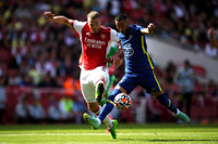 [ẢNH] Có 'bom tấn' Ben White, hàng thủ Arsenal vẫn tấu hài trước Chelsea