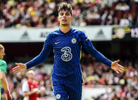 [ẢNH] Có 'bom tấn' Ben White, hàng thủ Arsenal vẫn tấu hài trước Chelsea