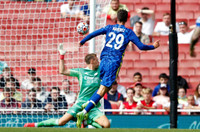 [ẢNH] Có 'bom tấn' Ben White, hàng thủ Arsenal vẫn tấu hài trước Chelsea