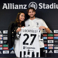 [ẢNH] Vẻ đẹp nàng thạc sĩ vừa được 'người hùng' Juventus cầu hôn