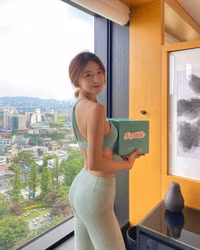 [ẢNH] Đường cong cơ thể hoàn mỹ của 'nữ thần yoga' Hàn Quốc