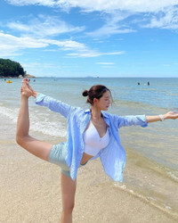 [ẢNH] Đường cong cơ thể hoàn mỹ của 'nữ thần yoga' Hàn Quốc