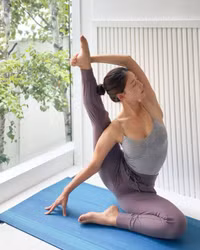 [ẢNH] Đường cong cơ thể hoàn mỹ của 'nữ thần yoga' Hàn Quốc