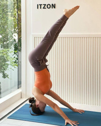 [ẢNH] Đường cong cơ thể hoàn mỹ của 'nữ thần yoga' Hàn Quốc