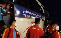 [ẢNH] Tuyển Việt Nam mệt mỏi sau đêm trắng sang Oman