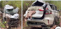 Xe ô tô con lao xuống vách núi bẹp rúm, cả gia đình thoát chết thần kỳ
