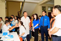 Tổ chức livestream gian hàng thanh niên công nhân tại Chương Mỹ