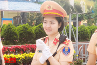 Ấn tượng với nữ CSGT bảo vệ Đại hội Đảng bộ TP Hà Nội