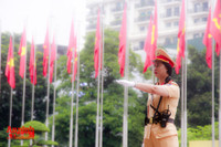 Ấn tượng với nữ CSGT bảo vệ Đại hội Đảng bộ TP Hà Nội