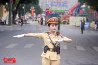 Ấn tượng với nữ CSGT bảo vệ Đại hội Đảng bộ TP Hà Nội