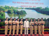 Ấn tượng với nữ CSGT bảo vệ Đại hội Đảng bộ TP Hà Nội