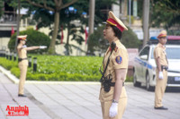 Ấn tượng với nữ CSGT bảo vệ Đại hội Đảng bộ TP Hà Nội