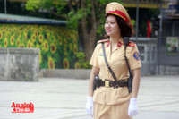 Ấn tượng với nữ CSGT bảo vệ Đại hội Đảng bộ TP Hà Nội