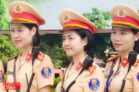 Ấn tượng với nữ CSGT bảo vệ Đại hội Đảng bộ TP Hà Nội